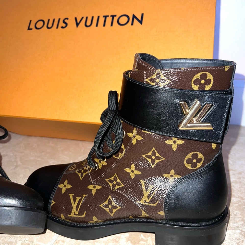 Louis Vuitton boots size 7.5